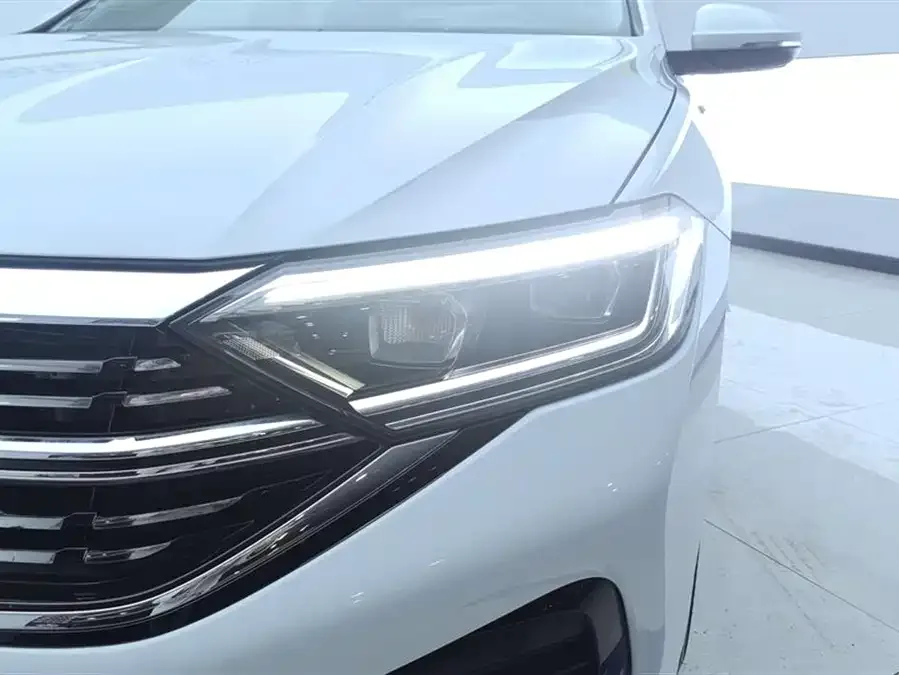 Volkswagen Sagitar 2023 Sagitar 300TSI DSG Beyond Edition 2024 — миниатюра 2