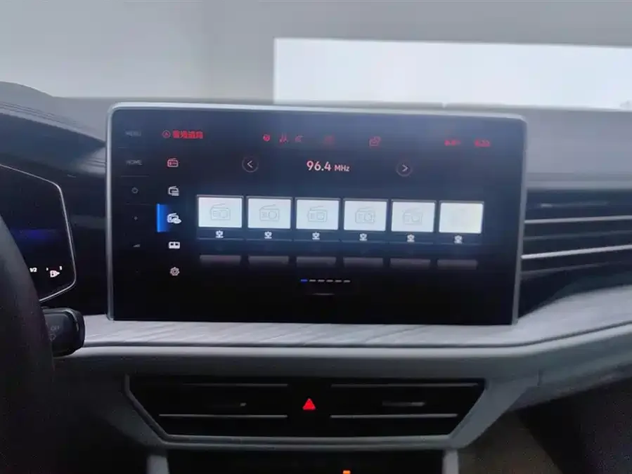Volkswagen Sagitar 2023 Sagitar 300TSI DSG Beyond Edition 2023 — миниатюра 4