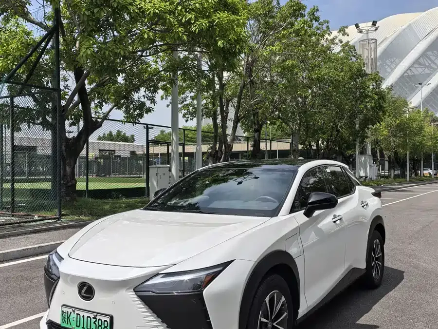 Lexus RZ 2023