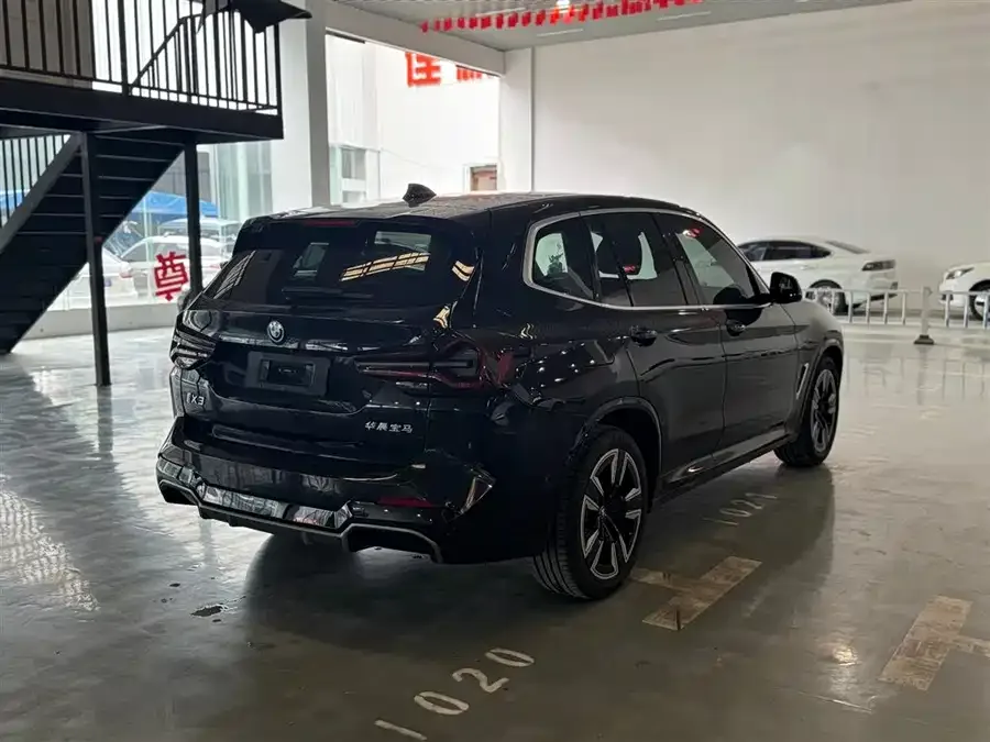 BMW iX3 2023 leading model 2023 — миниатюра 2