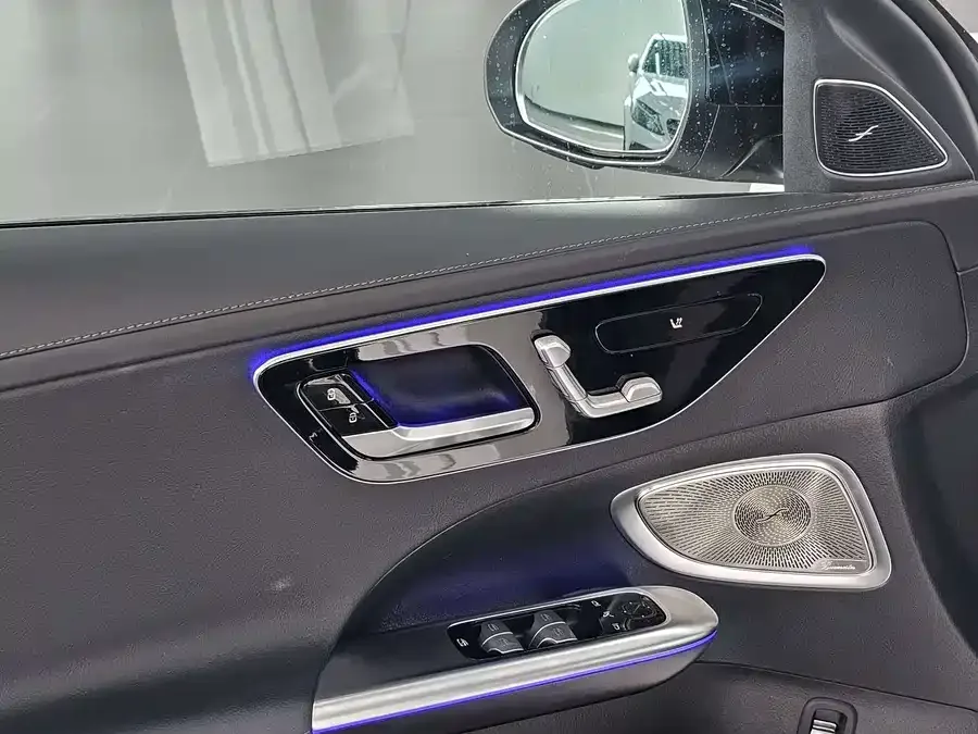 Mercedes-Benz Class C Mercedes-Benz C-Class 2025 C 260 L Night Sports Edition 2024 — миниатюра 3
