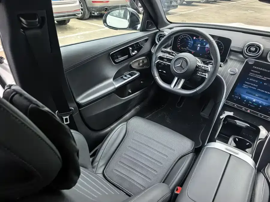 Mercedes-Benz Class C Mercedes-Benz C-Class 2025 C 260 L Night Sports Edition 2024 — миниатюра 3