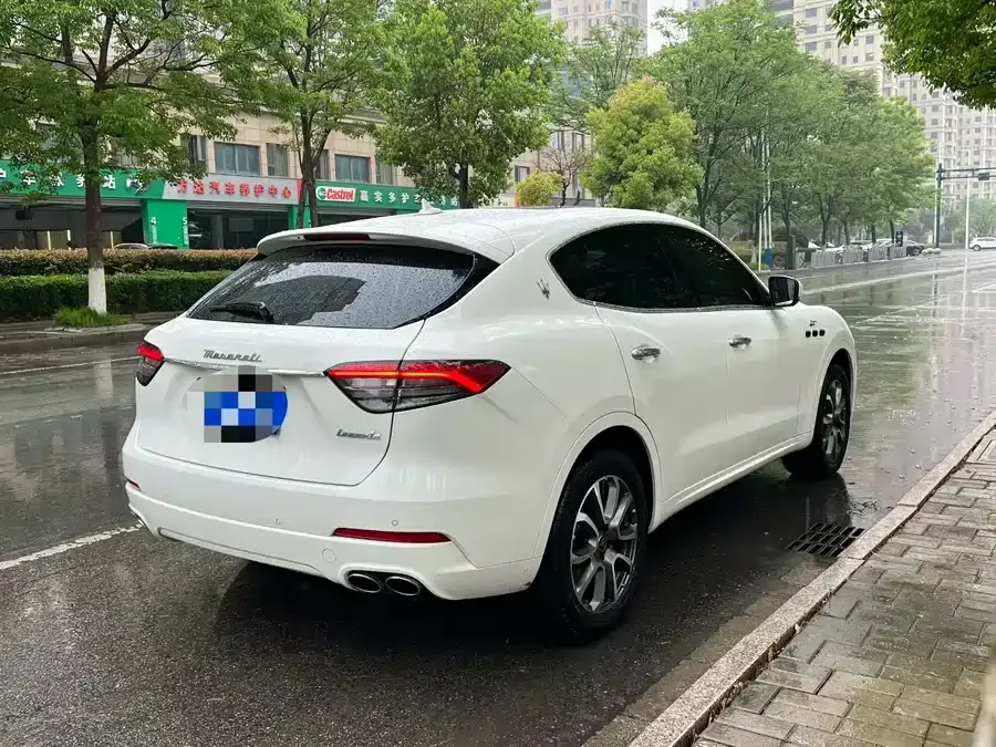 Maserati Levante Levante 2022 2.0T GT Edge Edition 2023 — миниатюра 4