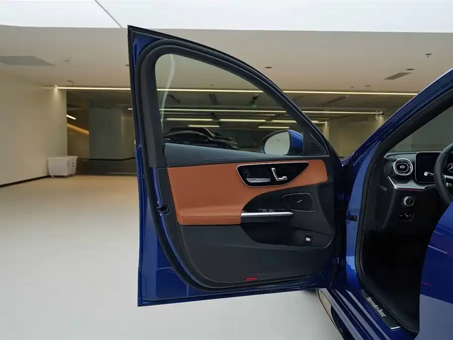 Mercedes-Benz Class C Mercedes-Benz C-Class 2022 facelift C 260 L sports version 2022 — миниатюра 5