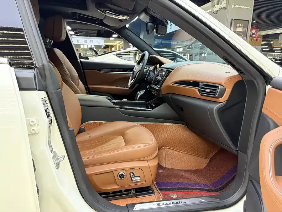 Maserati Levante Levante 2022 2.0T GT Edge Edition 2022 — миниатюра 5