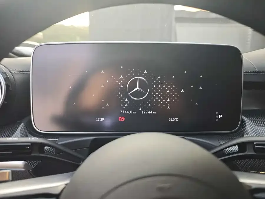 Mercedes-Benz Class C Mercedes-Benz C-Class 2025 C 260 L Sports Edition 2025 — миниатюра 3