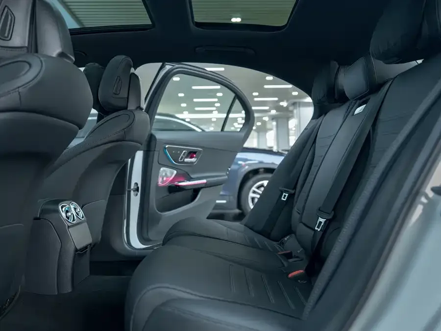 Mercedes-Benz Class C Mercedes-Benz C-Class 2025 C 260 L Night Sports Edition 2024 — миниатюра 4