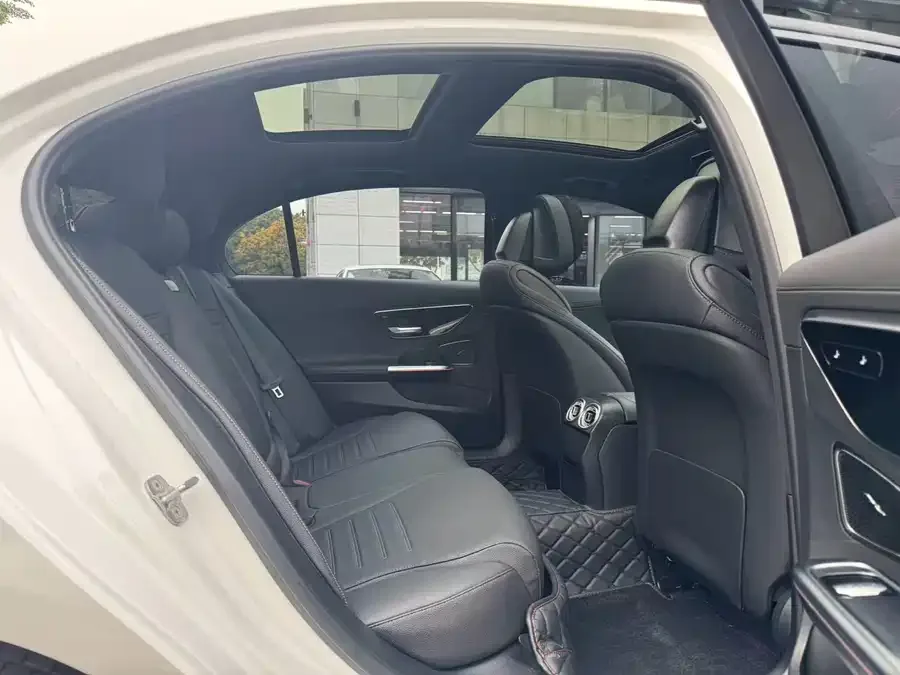 Mercedes-Benz Class C Mercedes-Benz C-Class 2024 C 260 L Sports Edition 2024 — миниатюра 4
