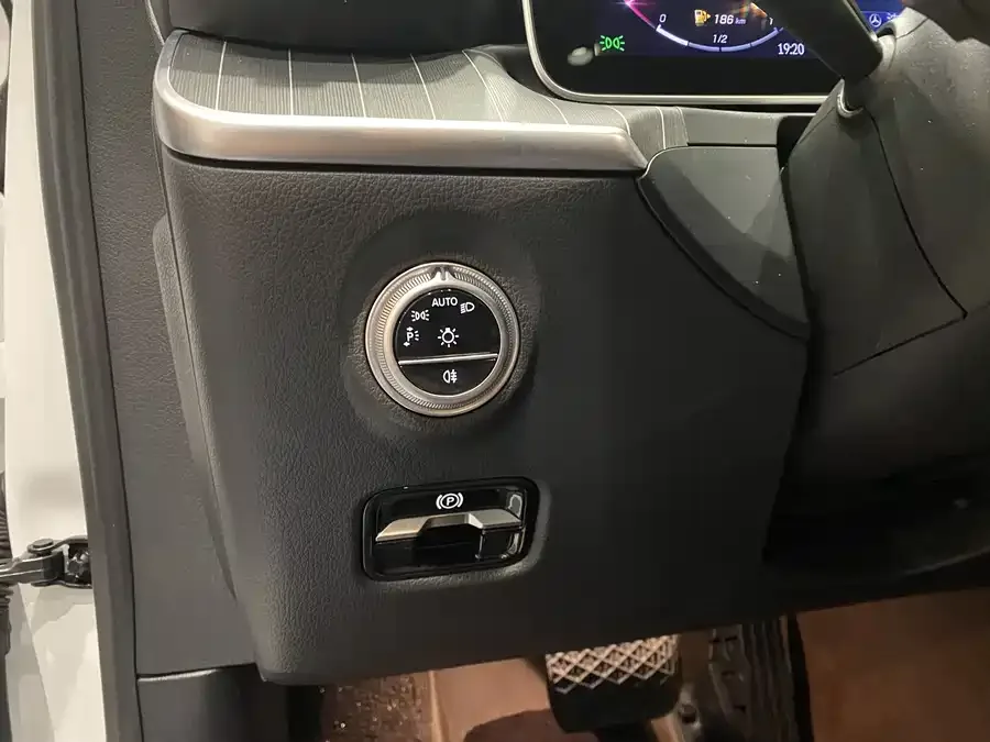 Mercedes-Benz Class C Mercedes-Benz C-Class 2024 C 260 L Sports Edition 2024 — миниатюра 2