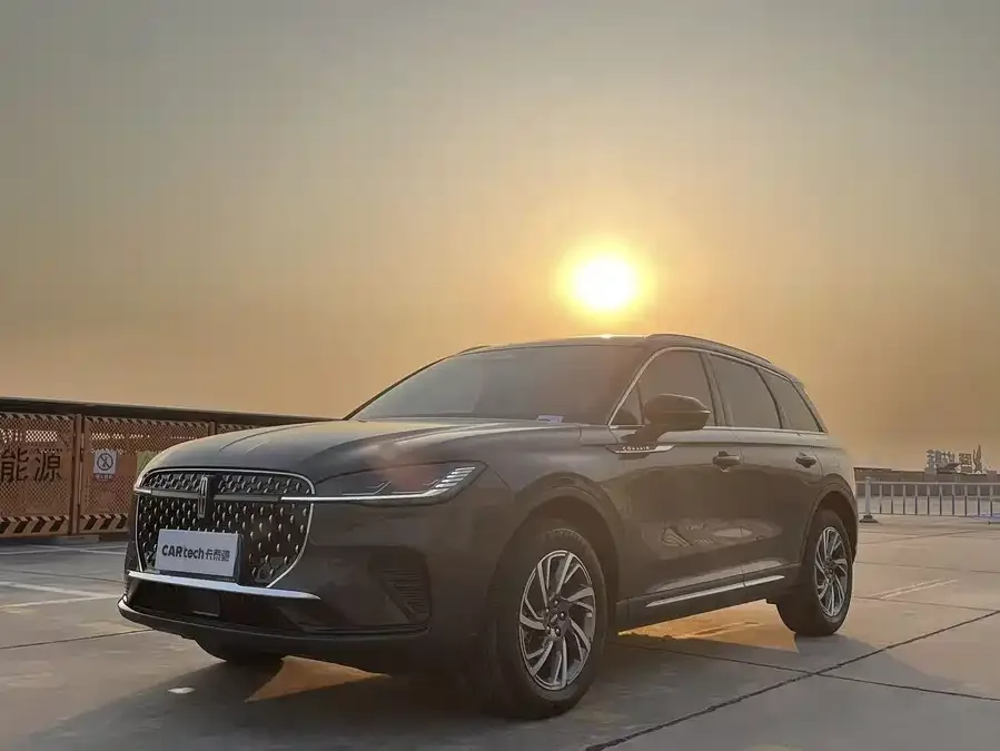Lincoln Adventurer 2025