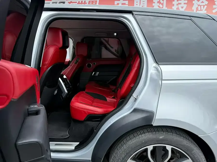 Land Rover Range Rover Sport Range Rover Sport 2022 3.0 L6 Black Edition 2022 — миниатюра 2