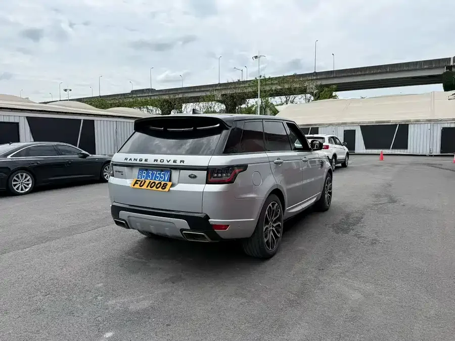 Land Rover Range Rover Sport Range Rover Sport 2022 3.0 L6 Black Edition 2022 — миниатюра 3