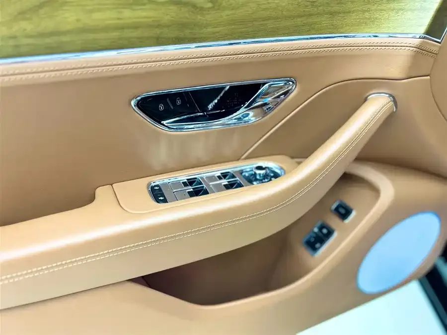 Bentley Flying Spur Mercedes-Benz 2022 4.0T V8 Standard Edition 2024 — миниатюра 3