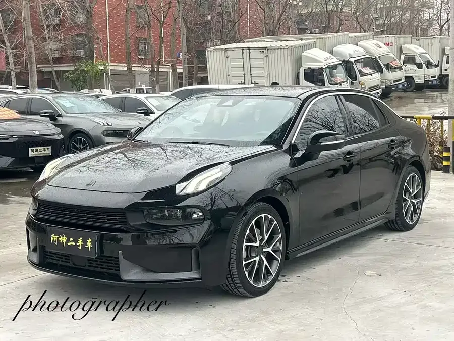 Lynk & Co 03 Lynk & Co 03 2022 2.0TD DCT Pro 2022 — фото 1, купить с доставкой в Москву