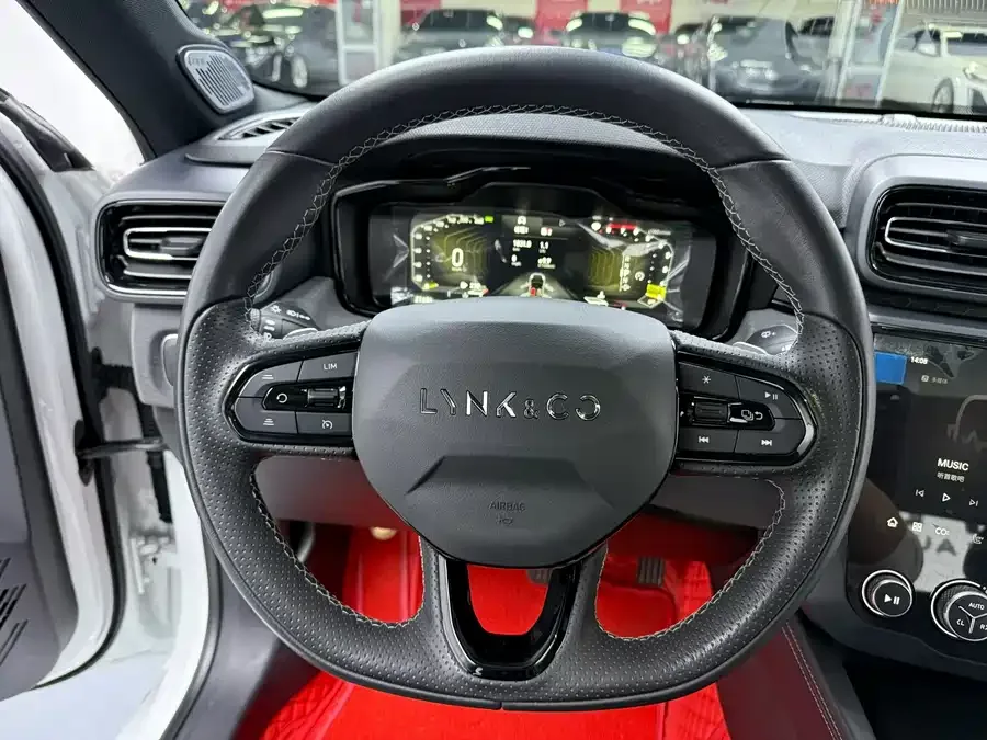 Lynk & Co 03 Lynk & Co 03 2022 2.0TD DCT Pro 2022 — миниатюра 4