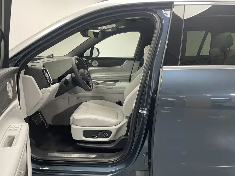 AITO M9 M9 2024 Extended Range Ultra Edition 42kWh 6-seater Edition 2024 — миниатюра 3