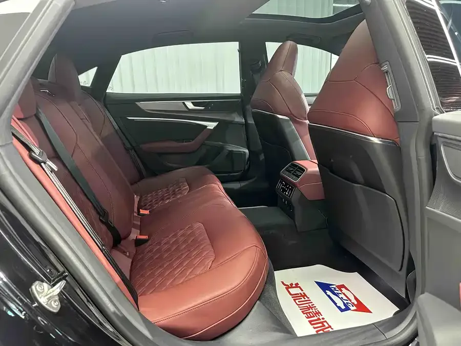 Audi A7L 2025 45 TFSI quattro Black Warrior Edition 2025 — миниатюра 3