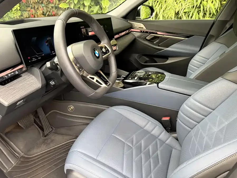 BMW 5 Series BMW 5 Series 2025 530Li Exclusive M Sport Package 2025 — миниатюра 3