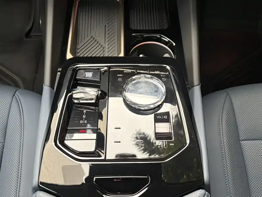 BMW 5 Series BMW 5 Series 2025 530Li Exclusive M Sport Package 2025 — миниатюра 4