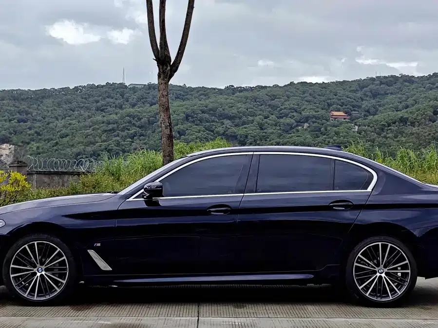 BMW 5 Series BMW 5 Series 2023 facelift 530Li Leading M Sport Package 2024 — миниатюра 4