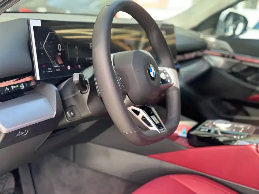 BMW 5 Series BMW 5 Series 2025 530Li Leading M Sport Package 2025 — миниатюра 4