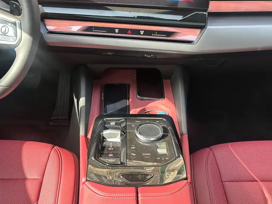 BMW 5 Series BMW 5 Series 2025 530Li Leading M Sport Package 2025 — миниатюра 5