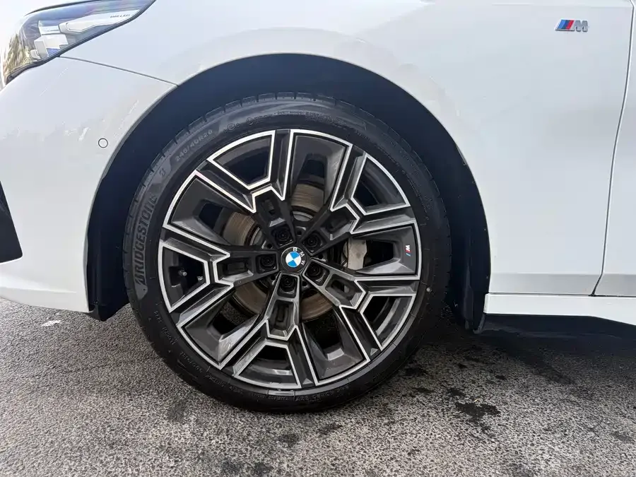 BMW 5 Series BMW 5 Series 2025 530Li Exclusive M Sport Package 2025 — миниатюра 3