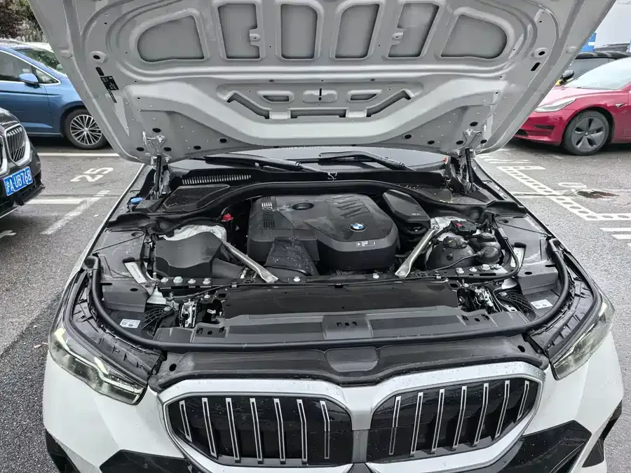 BMW 5 Series BMW 5 Series 2025 525Li M Sport Package 2026 — миниатюра 4