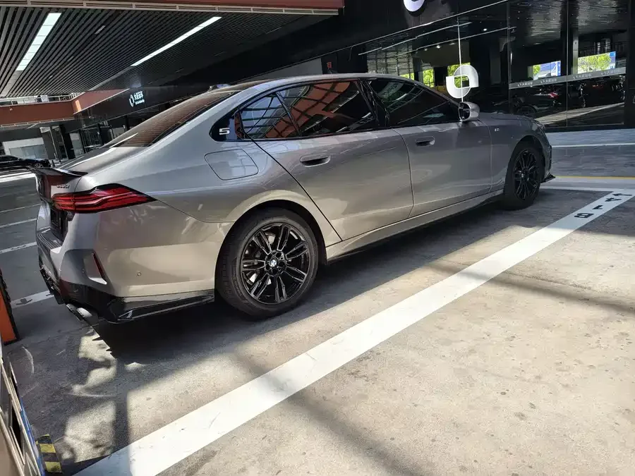 BMW 5 Series BMW 5 Series 2024 525Li M Sports Package 2024 — миниатюра 4
