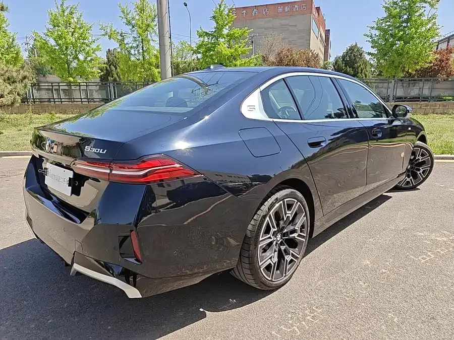 BMW 5 Series BMW 5 Series 2024 530Li Exclusive M Sports Package 2025 — миниатюра 3