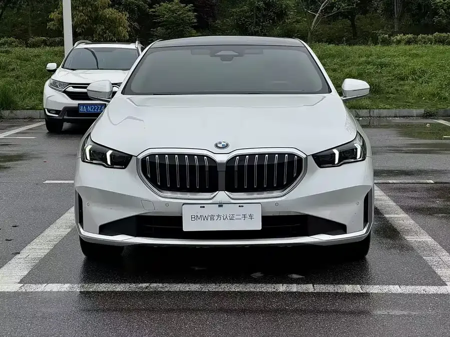 BMW 5 Series BMW 5 Series 2025 525Li Luxury Package 2025 — миниатюра 2