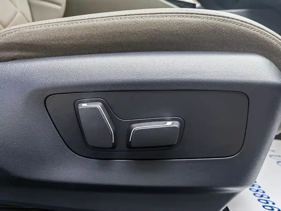 BMW 5 Series BMW 5 Series 2025 530Li Leading M Sport Package 2025 — миниатюра 5