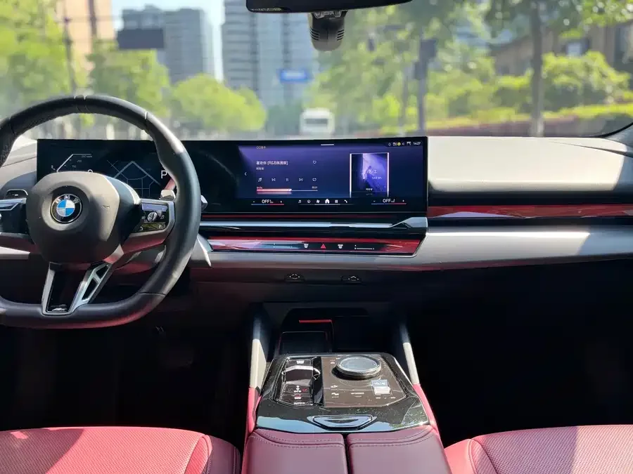 BMW 5 Series BMW 5 Series 2025 530Li Leading M Sport Package 2025 — миниатюра 3