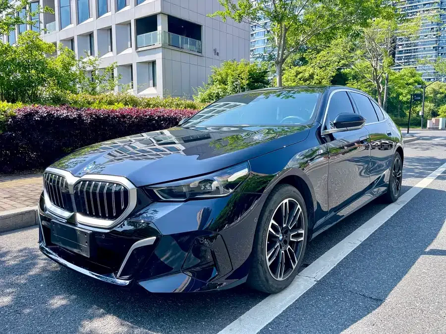 BMW 5 Series 2025
