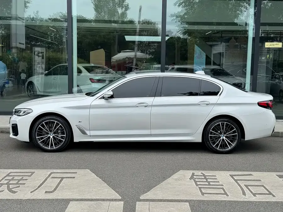 BMW 5 Series BMW 5 Series 2023 530Li Leading M Sport Package 2023 — миниатюра 2