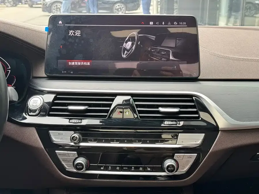 BMW 5 Series BMW 5 Series 2023 530Li Leading M Sport Package 2023 — миниатюра 5