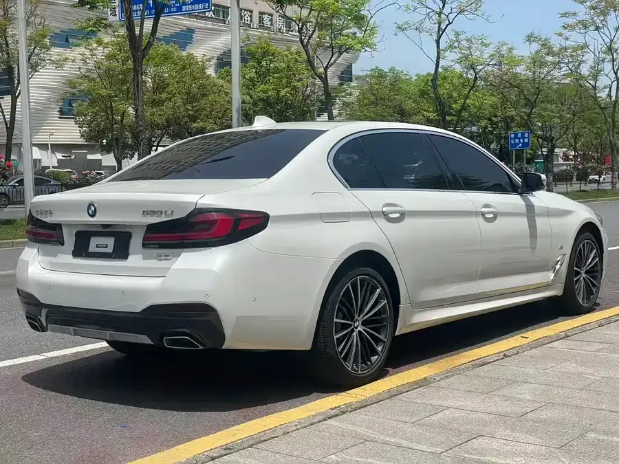 BMW 5 Series BMW 5 Series 2022 530Li Leading M Sport Package 2023 — миниатюра 3