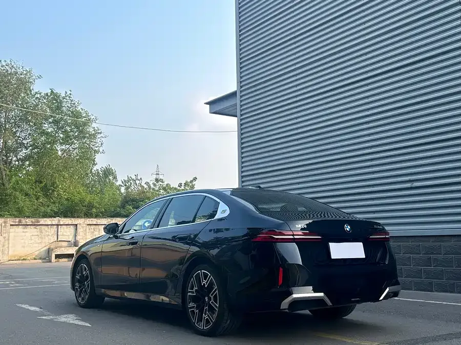 BMW 5 Series BMW 5 Series 2025 530Li Exclusive M Sport Package 2025 — миниатюра 2