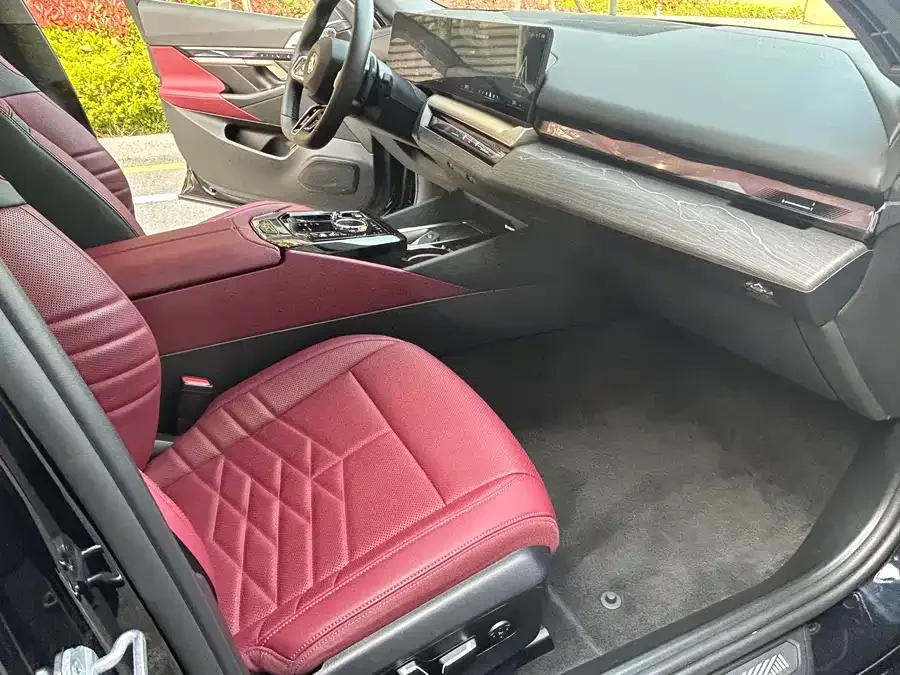 BMW 5 Series BMW 5 Series 2025 530Li Exclusive M Sport Package 2025 — миниатюра 3