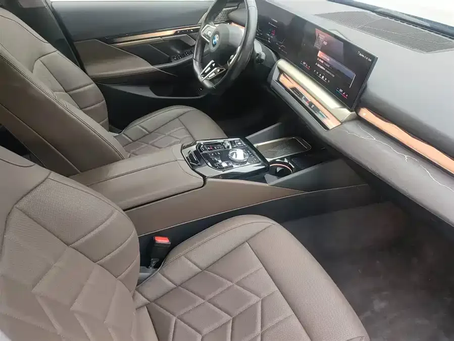 BMW 5 Series BMW 5 Series 2024 530Li Leading M Sports Package 2025 — миниатюра 3