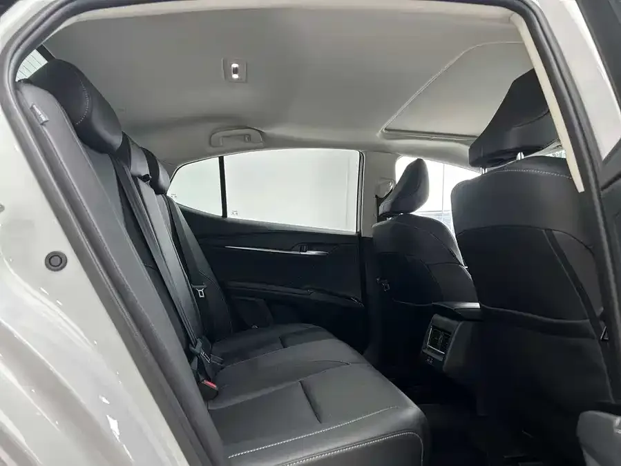 Toyota Camry Camry 2024 2.0GVP Deluxe Edition 2025 — миниатюра 2