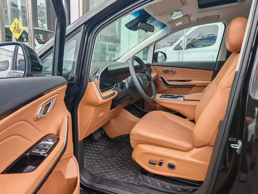 Maxus 9 Everyone's 9 2025 Super Hybrid Long Range Grassland Edition 7-seater 2025 — миниатюра 3