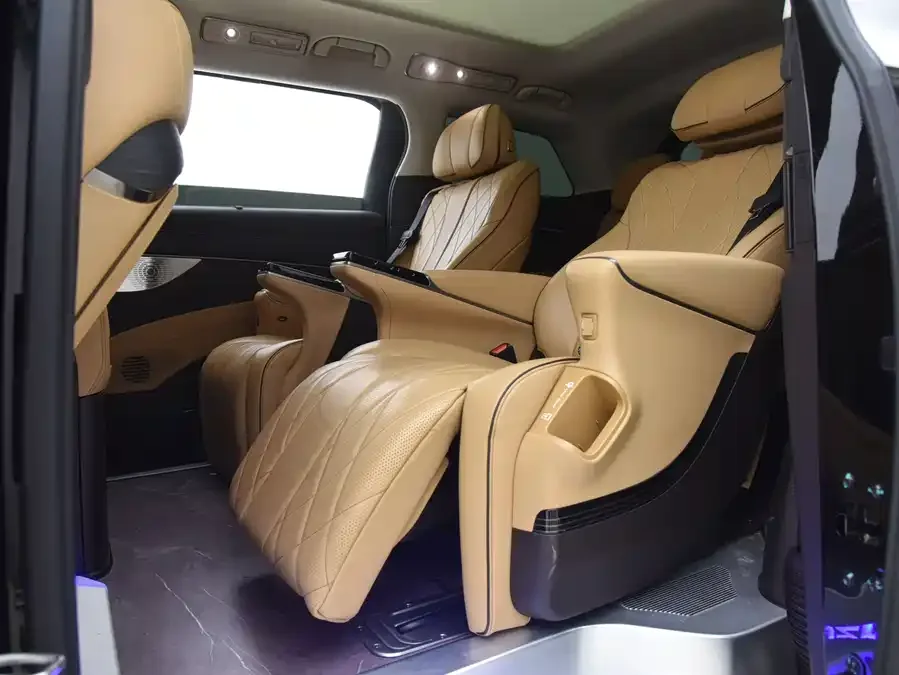 BYD D9 DENZA D9 2024 DM-i 980 4WD Premium Edition 2025 — миниатюра 4