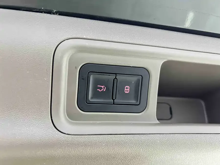 BYD D9 BYD D9 2022 DM-i 970 4WD Flagship Model 2023 — миниатюра 5