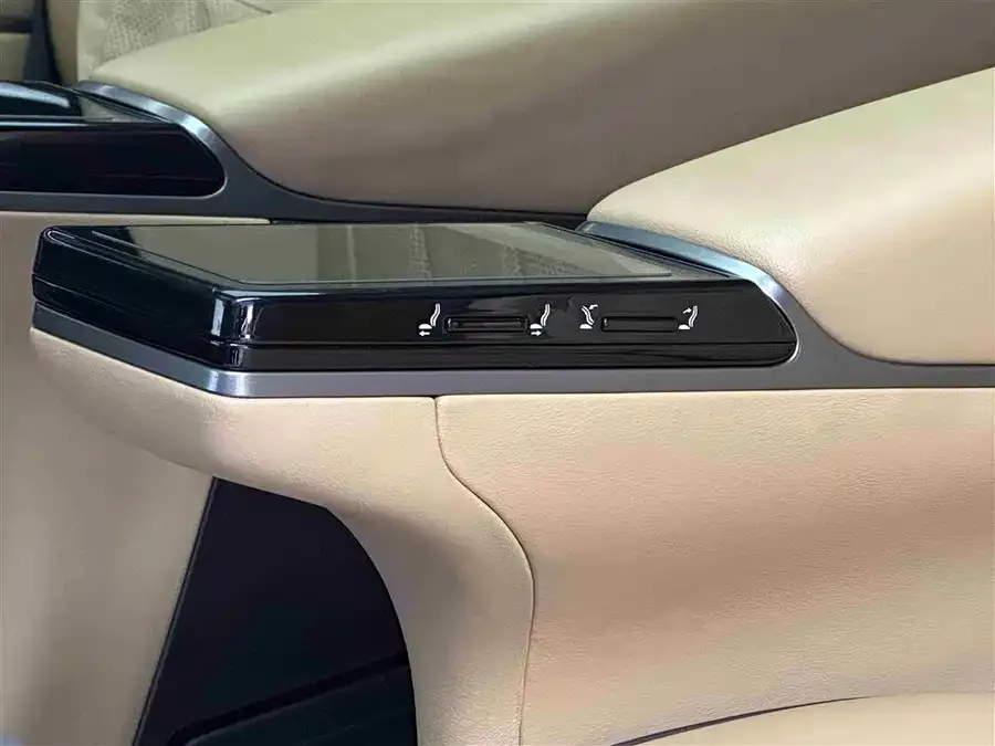BYD D9 DENZA D9 2024 DM-i 980 4WD Flagship Model 2024 — миниатюра 4