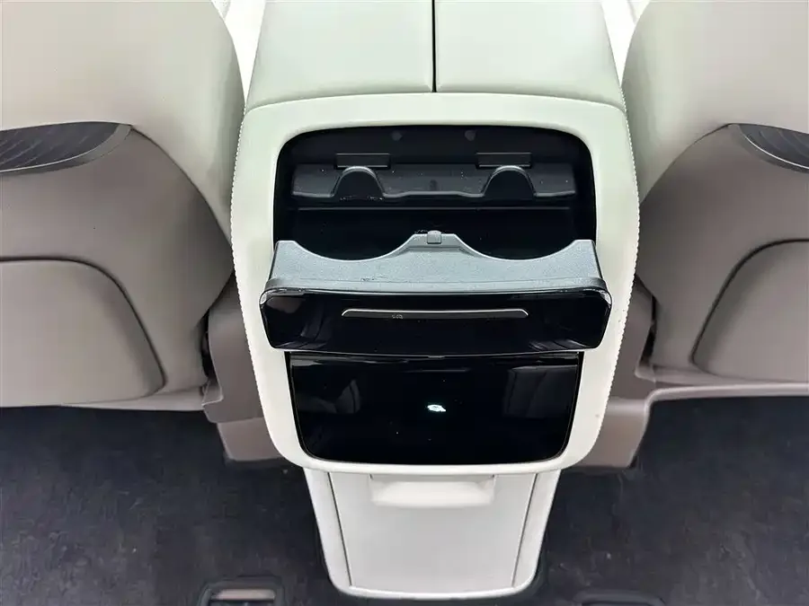 BYD D9 BYD D9 2022 DM-i 970 4WD Flagship Model 2023 — миниатюра 4
