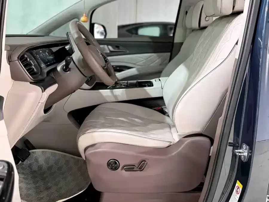 BYD D9 BYD D9 2022 DM-i 970 4WD Flagship Model 2023 — миниатюра 3