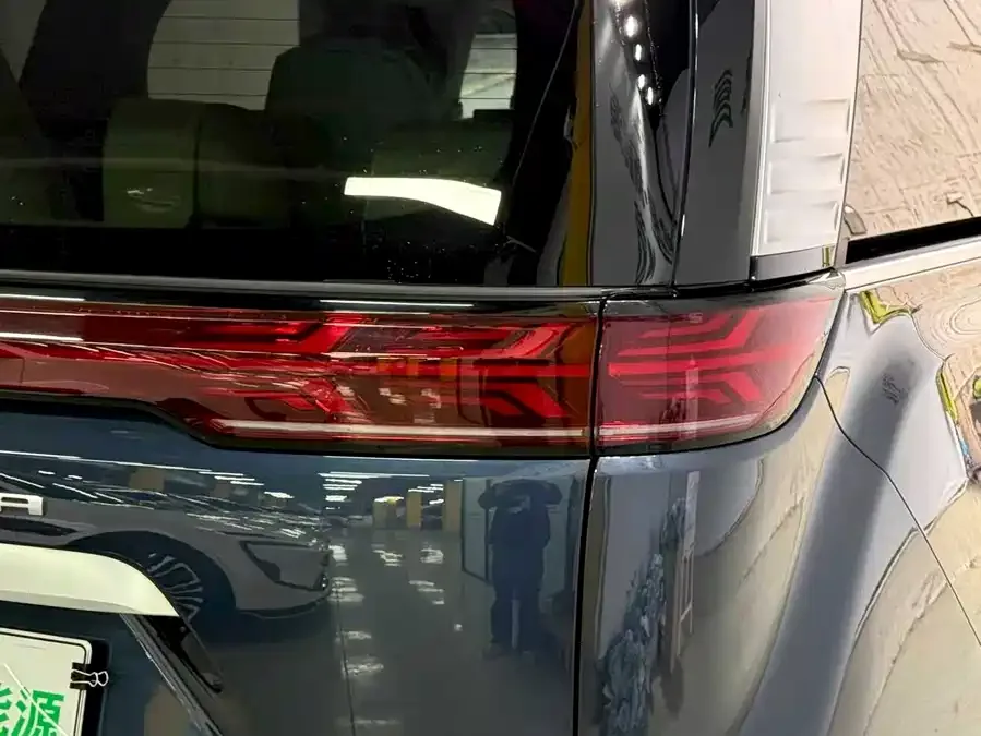 BYD D9 BYD D9 2022 DM-i 970 4WD Flagship Model 2023 — миниатюра 5