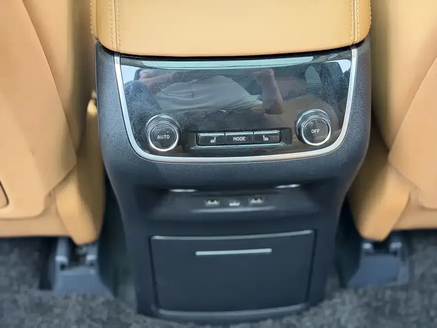 Li Xiang One Ideal ONE 2021 extended range 6-seater version 2023 — миниатюра 5