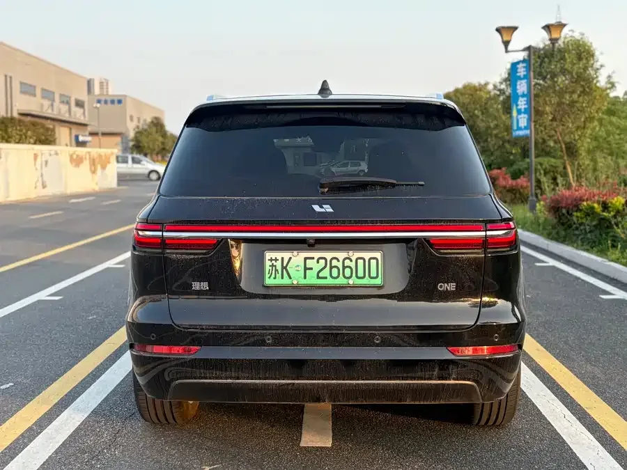 Li Xiang One Ideal ONE 2021 extended range 6-seater version 2022 — миниатюра 2